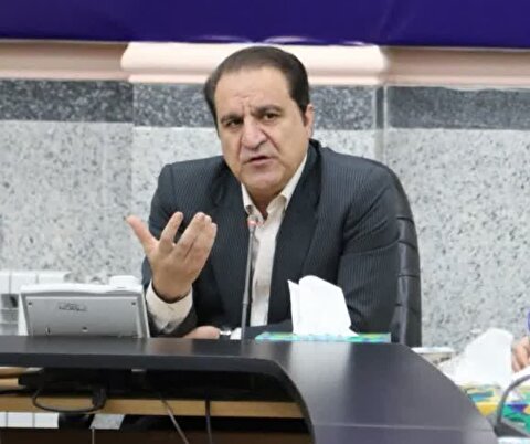 استاندار ایلام: به اندازه کافی کالای اساسی در استان ذخیره شده است/ ضرورت ارائه خدمات بی وقفه به مردم